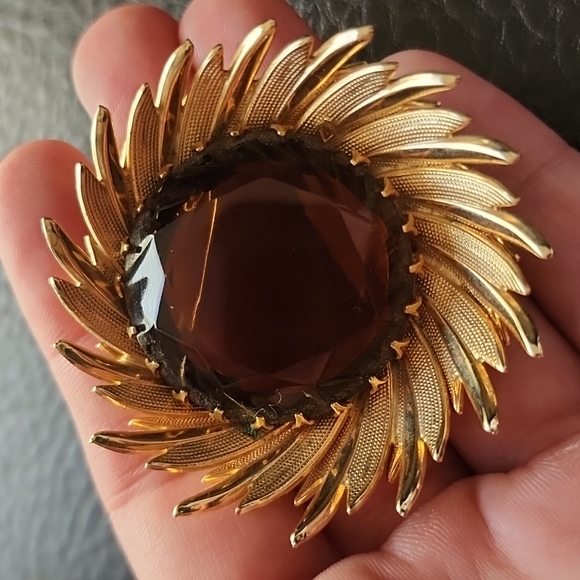 VTG brooch & clip earring set - Picture 6 of 12